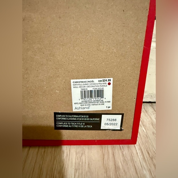 Ashland NWT “Dashing Through the Snow” Skiers Wall Décor – 11.75” x 12” – - Picture 4 of 5